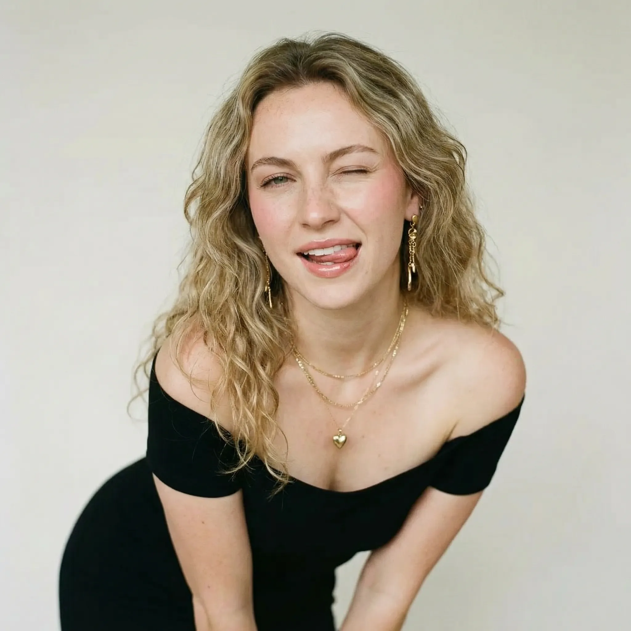 How to Create Flirty Fashion Portraits with WeryAI?