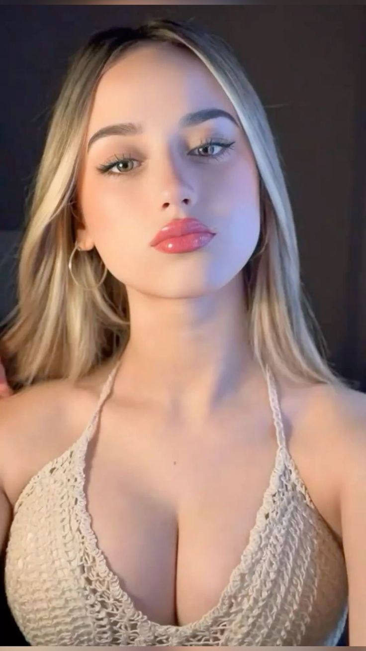 Reference image 1 for SEEDREAM_4_5 generation